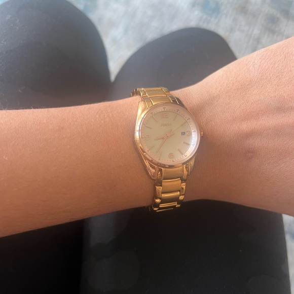 Rose gold fossil watch. - Picture 8 of 8